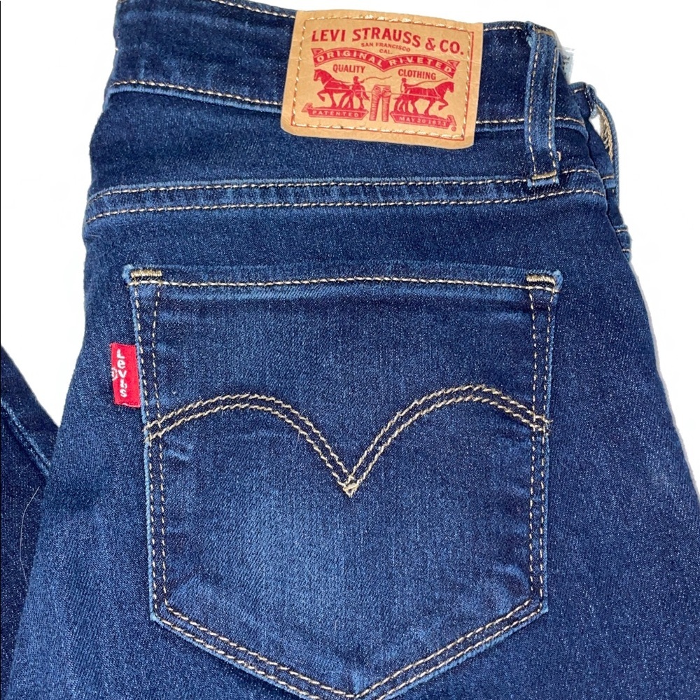 Levi's Indigo Dark Wash‎ Denim Jeans. 711 Skinny.  Size 26.